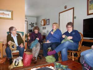 Happy knitters: Leslie, Deb, Linda and Francy.